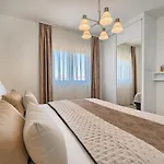 Doris' Place - Sea View Flat Close To