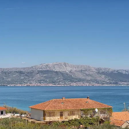 Apartman Doris' Place - Sea View Flat Close To Slatine