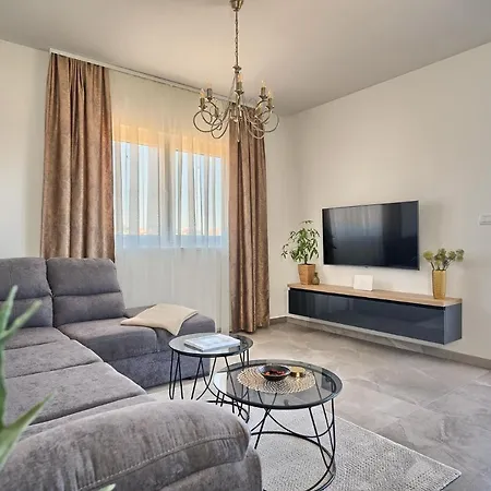 Doris' Place - Sea View Flat Close To